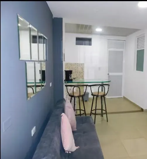 102 Apartaestudio En 卡利 0*,  哥伦比亚